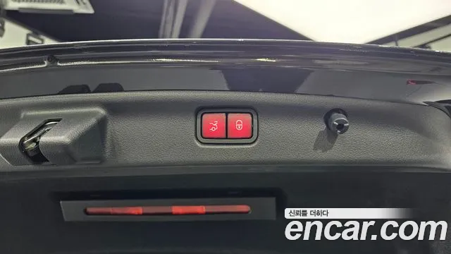 Mercedes-Benz C-Class 2023 thumb 8