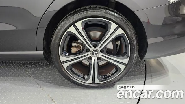 Mercedes-Benz C-Class 2023 thumb 2