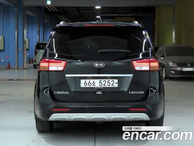 Kia Carnival 2015 thumb 6