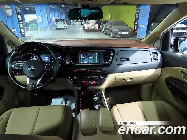 Kia Carnival 2015 thumb 2