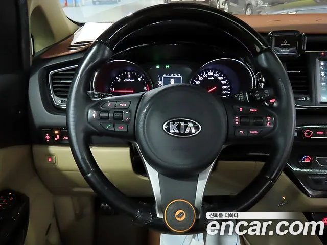 Kia Carnival 2015 thumb 8