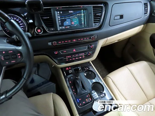 Kia Carnival 2015 thumb 5