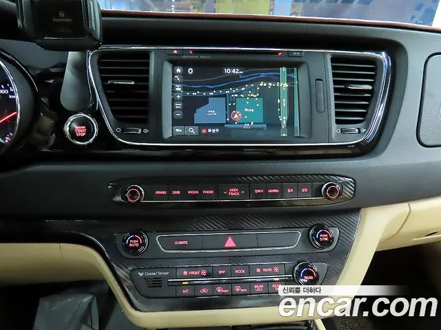 Kia Carnival 2015 thumb 7