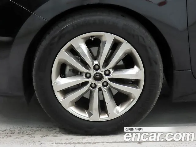 Kia Carnival 2015 thumb 9