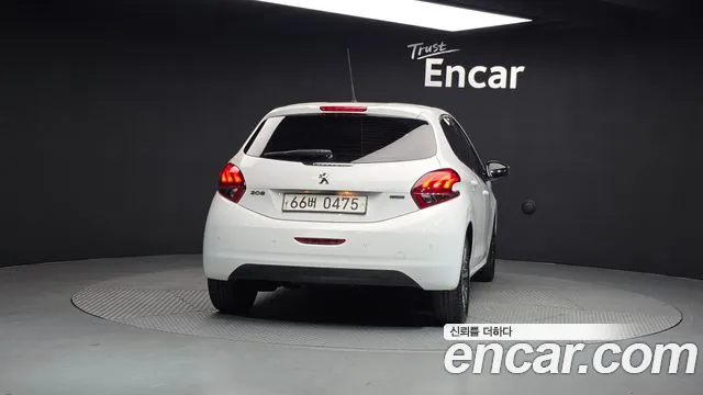Peugeot 208 2016 thumb 6