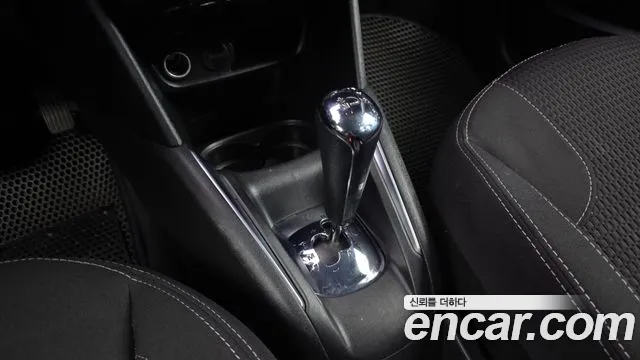 Peugeot 208 2016 thumb 2