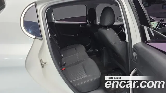 Peugeot 208 2016 thumb 12