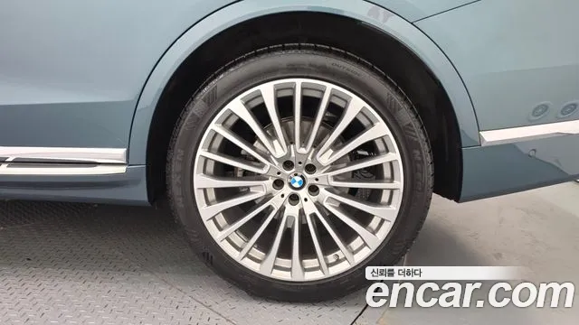 BMW X7 2023 thumb 9