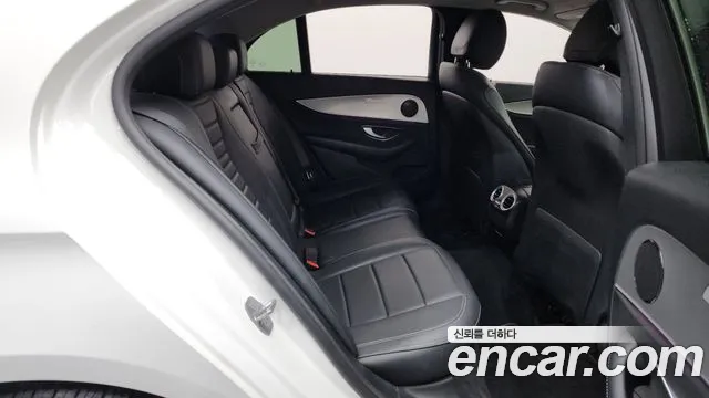 Mercedes-Benz E-Class 2017 thumb 5