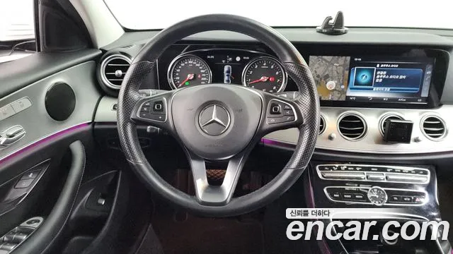 Mercedes-Benz E-Class 2017 thumb 7