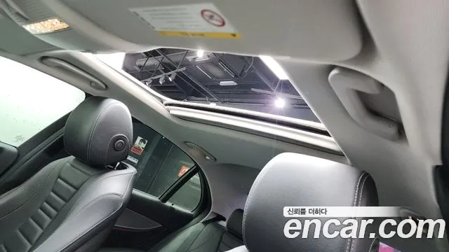 Mercedes-Benz E-Class 2017 thumb 12