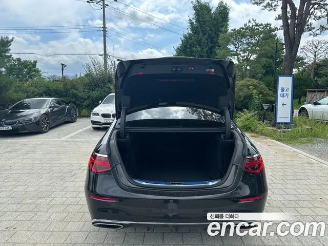 Mercedes-Benz S-Class 2025 thumb 4