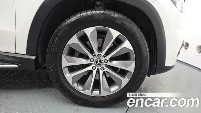 Mercedes-Benz E-Класс 2023 thumb 4
