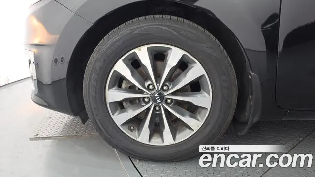 Kia Carnival 2014 thumb 2