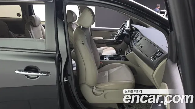Kia Carnival 2014 thumb 10
