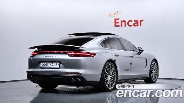 Porsche Panamera 2018 thumb 9