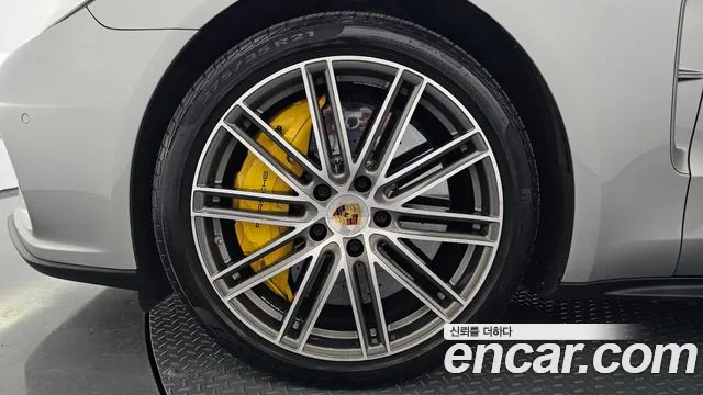 Porsche Panamera 2018 thumb 3
