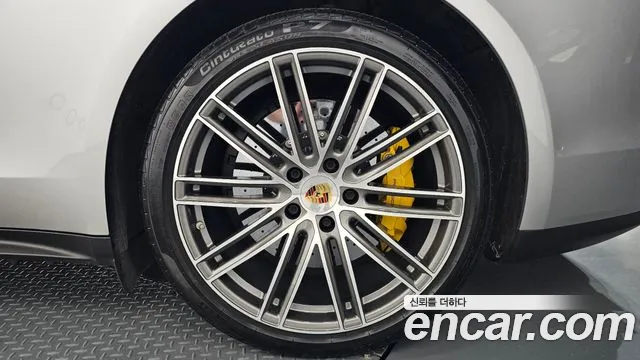 Porsche Panamera 2018 thumb 10