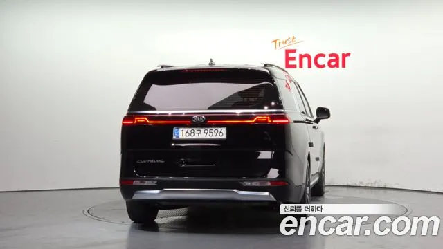 Kia Carnival 2021 thumb 4