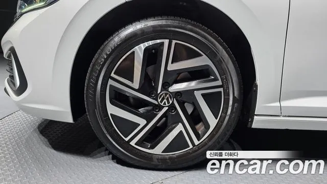 Volkswagen Jetta 2023 thumb 4