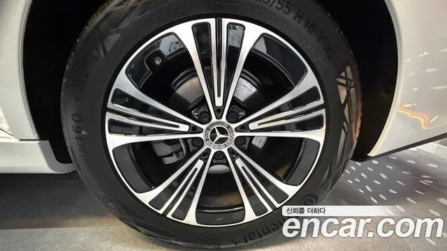 Mercedes-Benz E-Class 2025 thumb 10