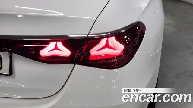 Mercedes-Benz E-Class 2025 thumb 8