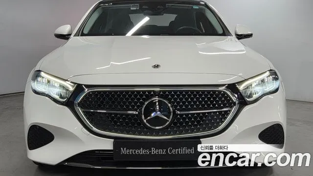 Mercedes-Benz E-Class 2025 thumb 3