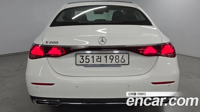 Mercedes-Benz E-Class 2025 thumb 4
