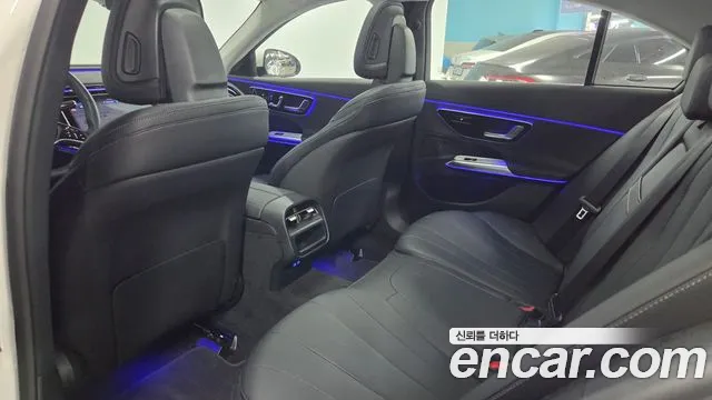 Mercedes-Benz E-Class 2025 thumb 10