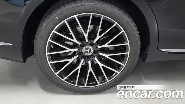 Mercedes-Benz S-Class 2025 thumb 5