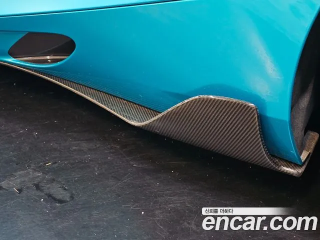 McLaren 720S 2020 thumb 2