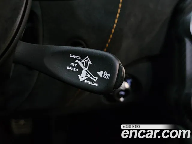 McLaren 720S 2020 thumb 11
