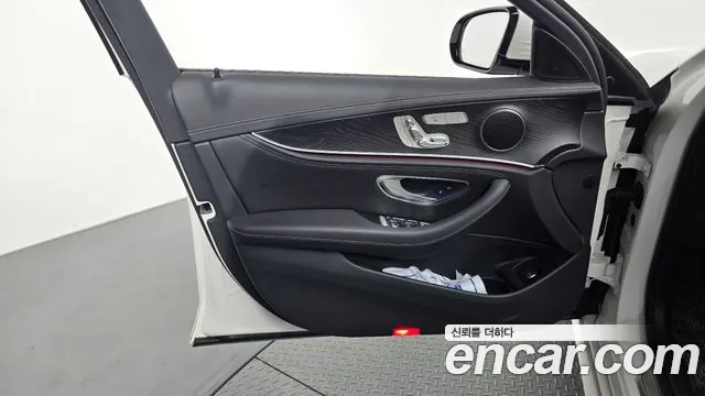 Mercedes-Benz E-Class 2020 thumb 6