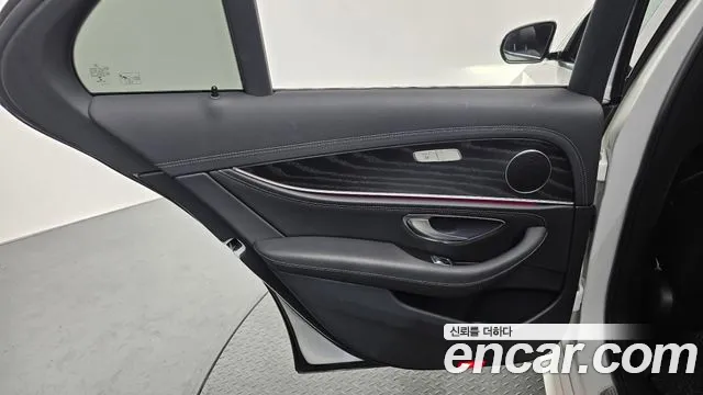 Mercedes-Benz E-Class 2020 thumb 7