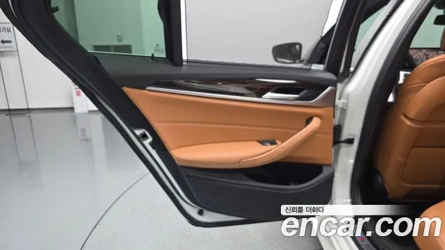 BMW 5 серии 2022 thumb 3