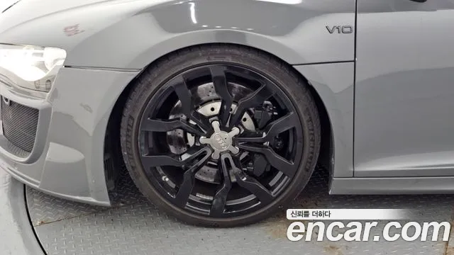 Audi R8 2012 thumb 6