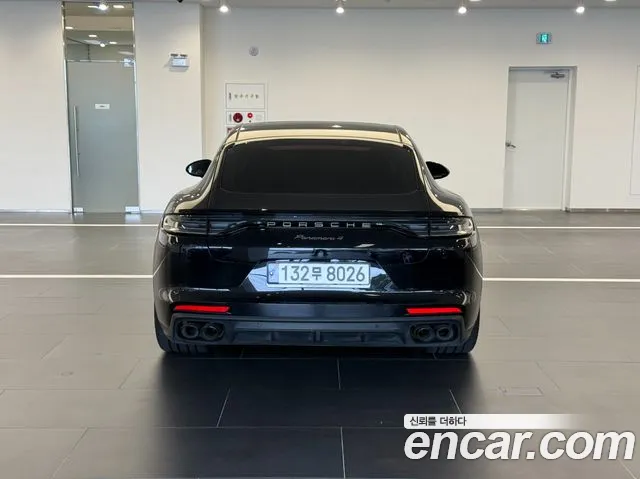 Porsche Panamera 2023 thumb 2