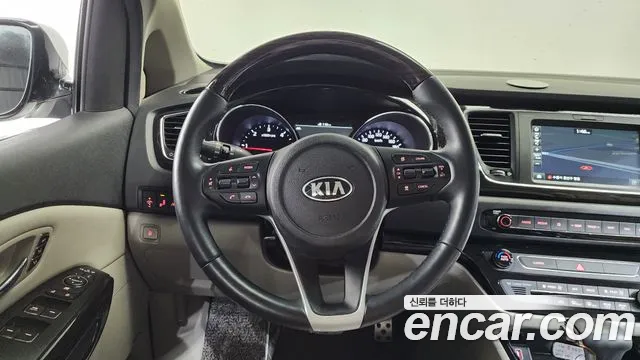 Kia Carnival 2018 thumb 4