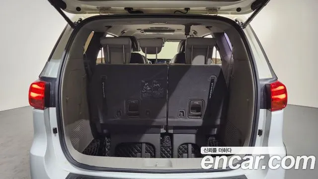 Kia Carnival 2018 thumb 2