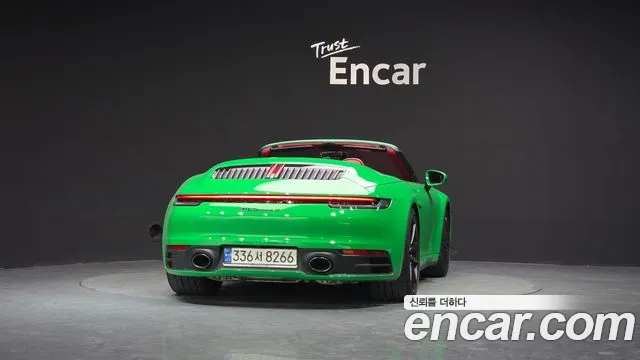 Porsche 911 2021 thumb 3