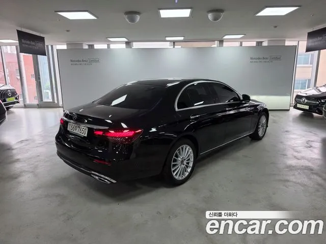 Mercedes-Benz E-Class 2023 thumb 3