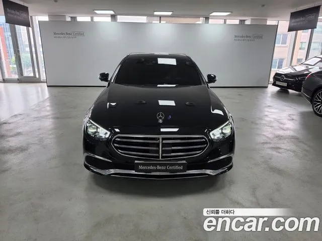 Mercedes-Benz E-Class 2023 thumb 10