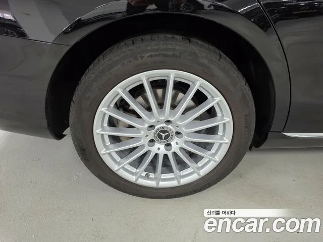 Mercedes-Benz E-Class 2023 thumb 5