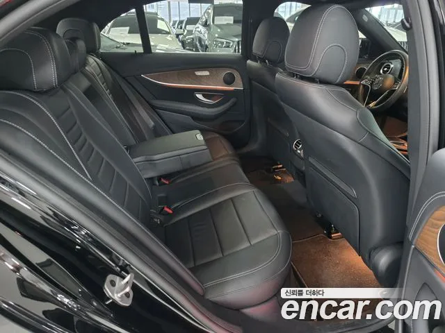 Mercedes-Benz E-Class 2023 thumb 7