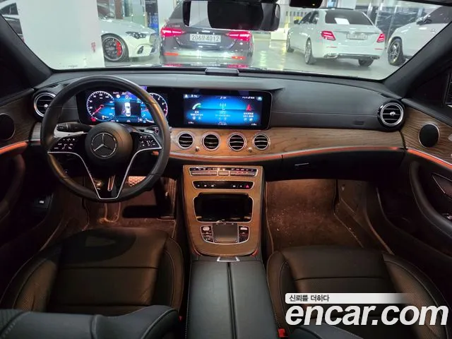 Mercedes-Benz E-Class 2023 thumb 6