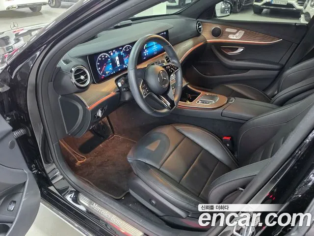 Mercedes-Benz E-Class 2023 thumb 8