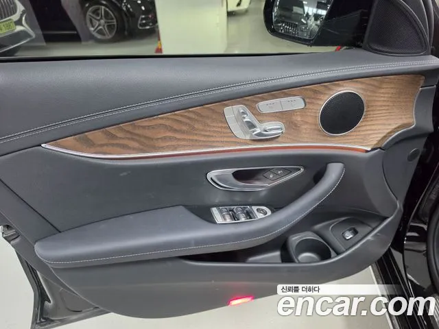 Mercedes-Benz E-Class 2023 thumb 2
