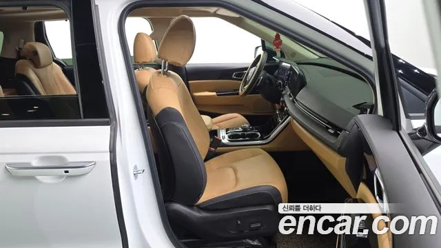 Kia Carnival 2023 thumb 10