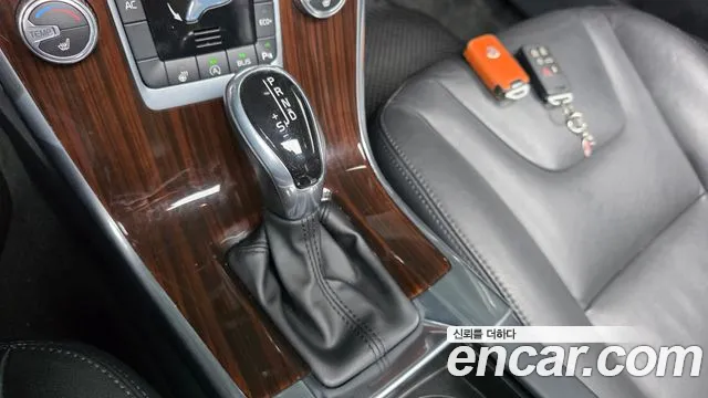 Volvo XC60 2015 thumb 12