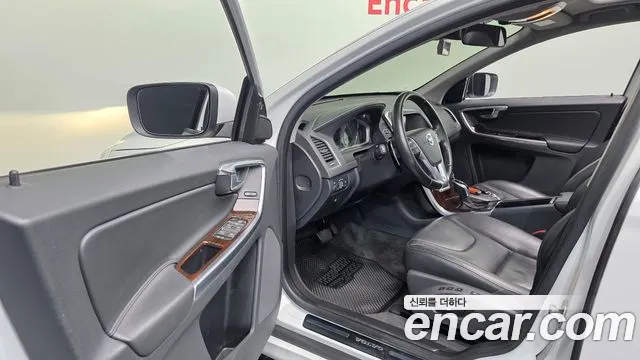 Volvo XC60 2015 thumb 3